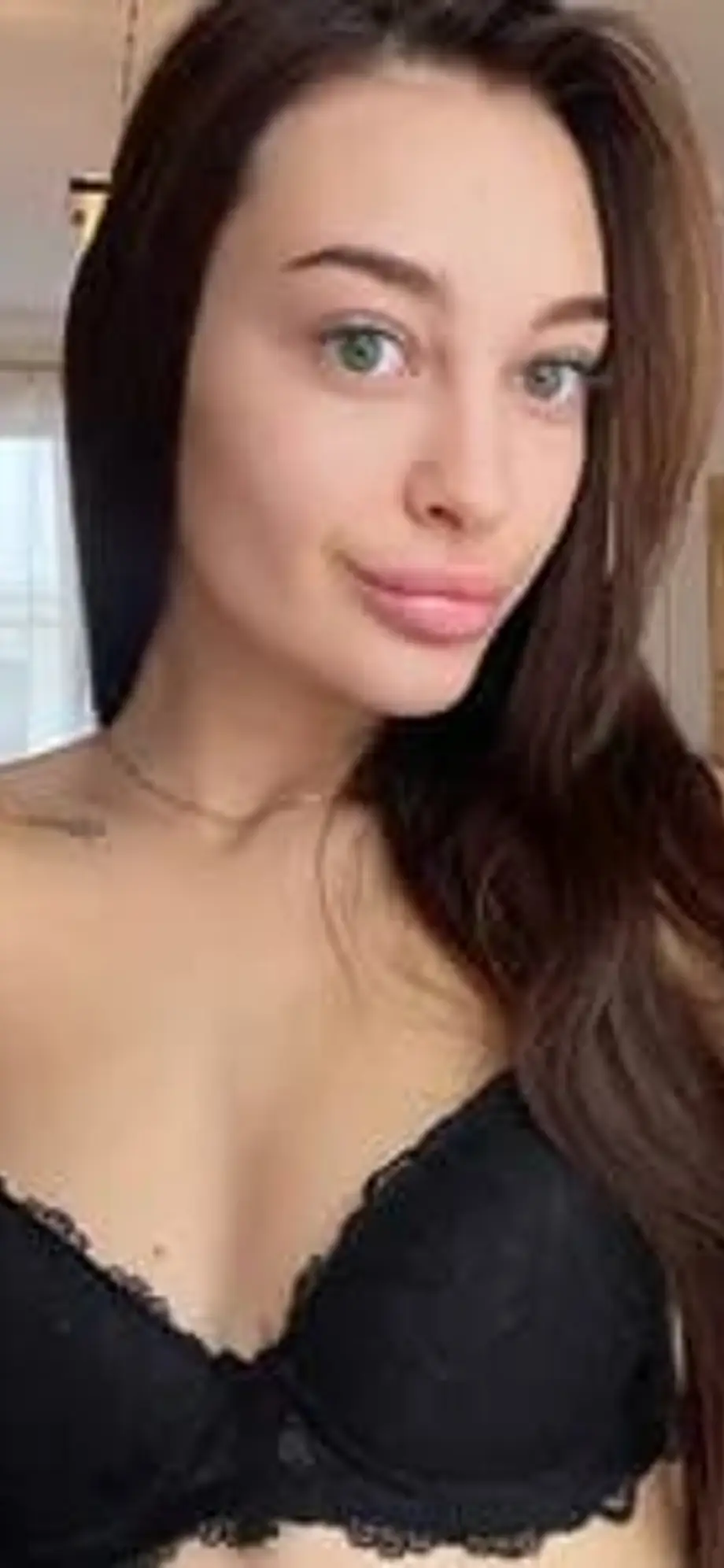 ππ§π§π¨πππ§π ππ’π₯π π OnlyFans profile photo