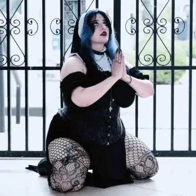 Raven Roth 🖤
